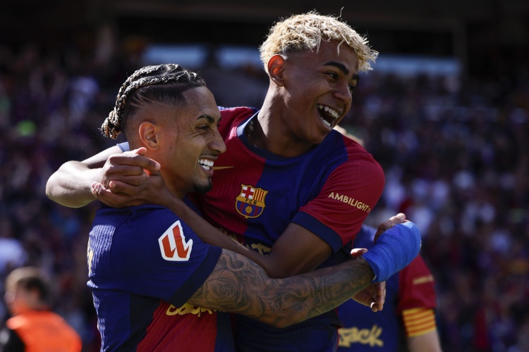 沙巴体育-世体：拉菲尼亚&amp;费兰是亚马尔的顶级搭档 三叉戟展现良好化学反应