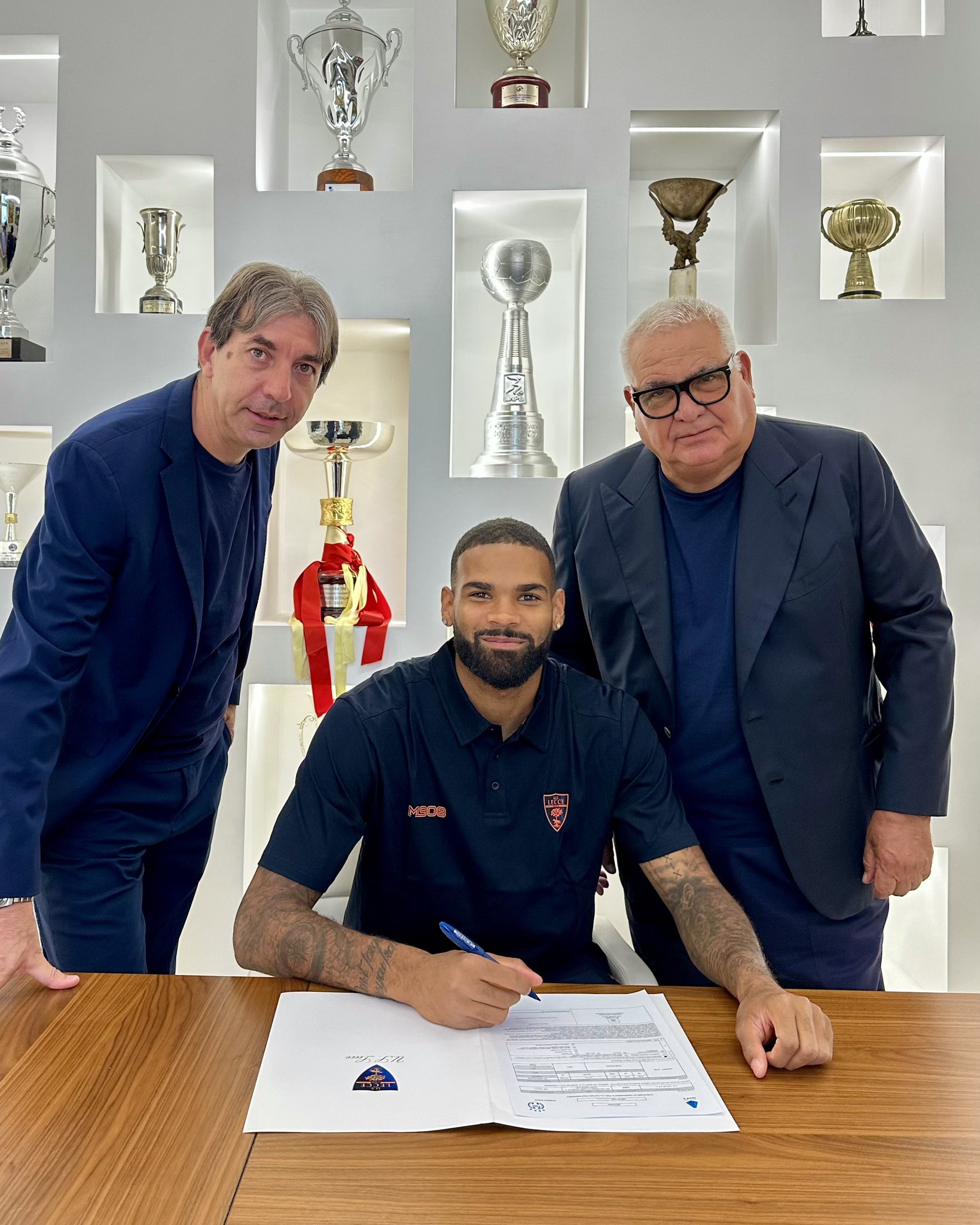 沙巴体育-官方：莱切签下杜塞尔多夫中卫希伯特，双方签约三年