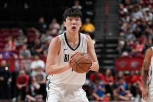 沙巴体育-队记：杨瀚森小腿和姚明一样强壮&amp;下肢力量够 但整体力量需提升