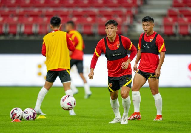 沙巴体育-国足业务课剖析如何逼抢日本 朱辰杰获主帅力挺